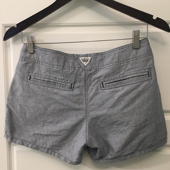 Ladies size 2 Columbia PFG gray shorts - Picture 2 of 9